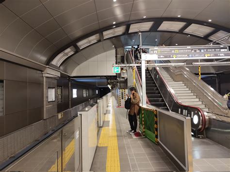 ここから心斎橋駅、そして世界の果てまで