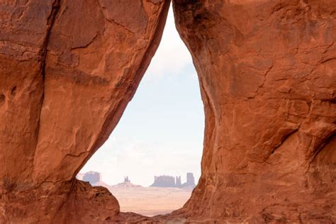 Monument Valley - Podróż przez architekturę iluzji i geometryczne zagadki!