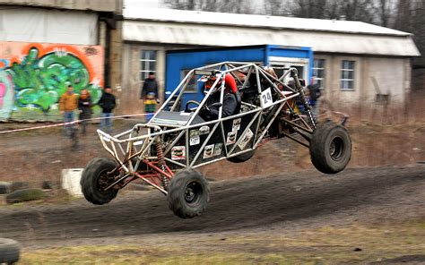 Un Rally: Uczta dla miłośników off-roadu i rywalizacji na kołach!